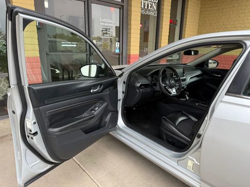 Used 2022 Nissan Altima 2.5 SR FWD image 15
