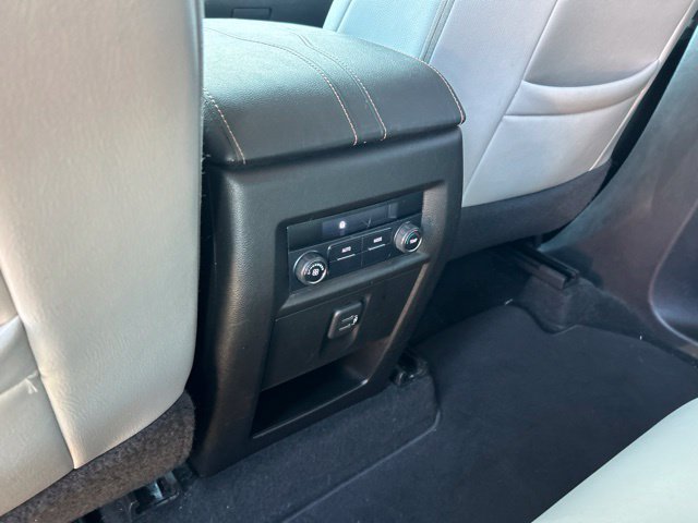 Used 2018 Chevrolet Traverse LT FWD image 11