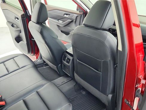 Used 2023 Nissan Rogue SL image 31