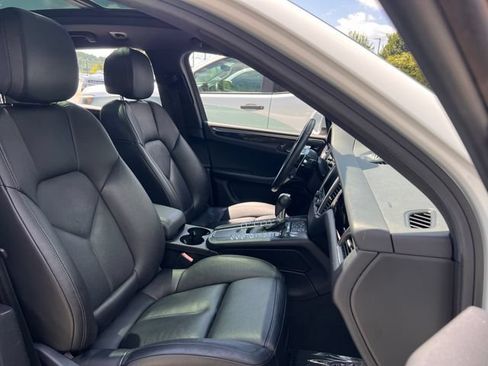 Used 2018 Porsche Macan AWD/4WD image 33