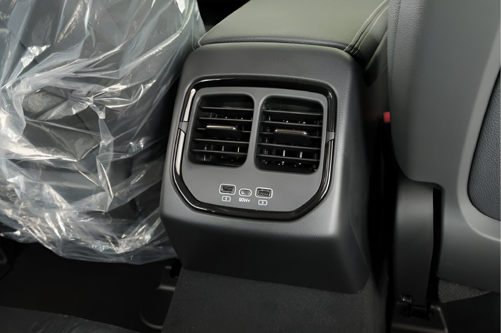 New 2025 VinFast VF 8 Eco AWD/4WD image 22