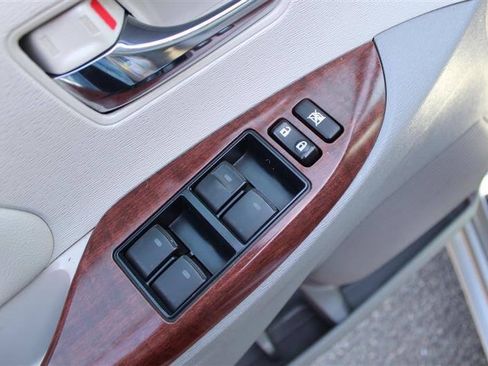 Used 2013 Toyota Sienna XLE w/ Entertainment Pkg FWD image 13