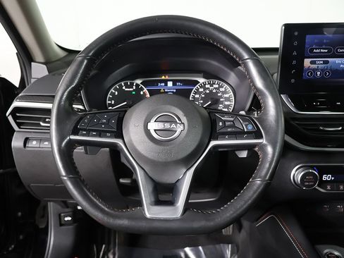 Used 2023 Nissan Altima 2.0 SR FWD image 38