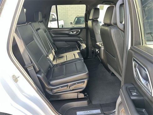 Used 2021 GMC Yukon SLT image 25