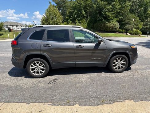 Used 2014 Jeep Cherokee Latitude w/ Comfort/Convenience Group FWD image 3