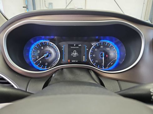 Used 2023 Chrysler Voyager LX FWD image 16