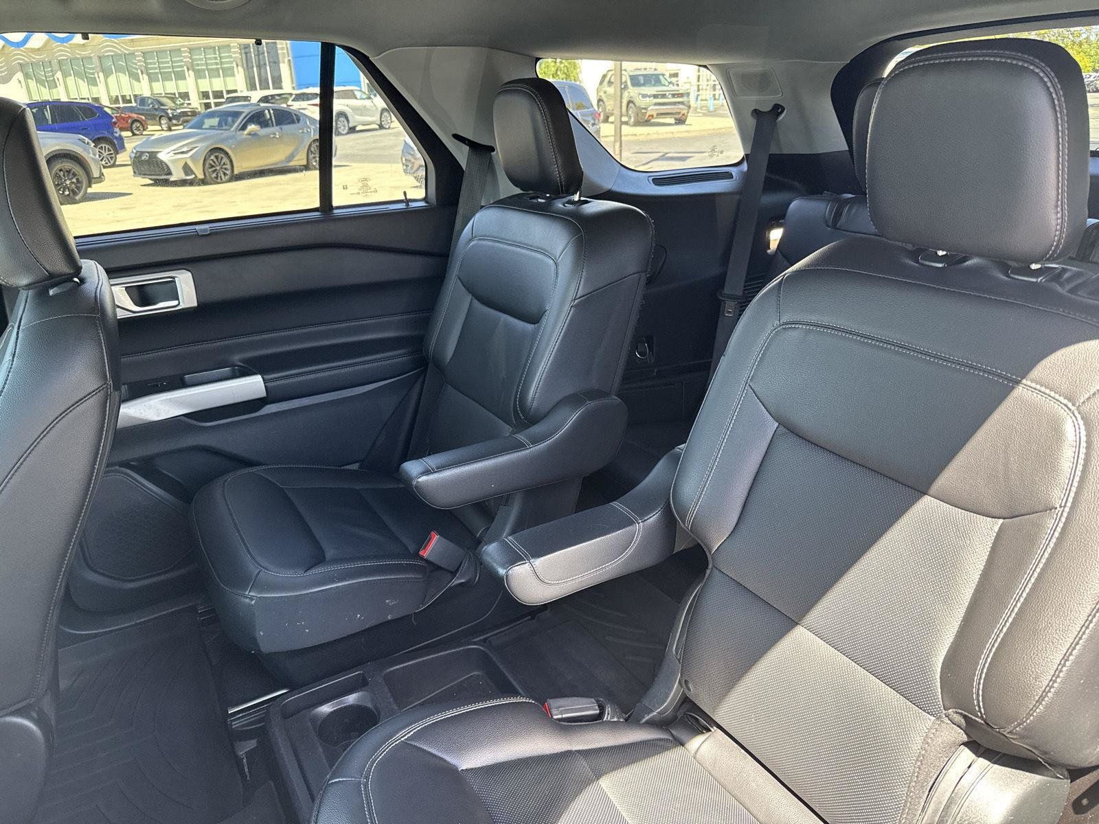 Used 2021 Ford Explorer Limited w/ Equipment Group 301A AWD/4WD image 21