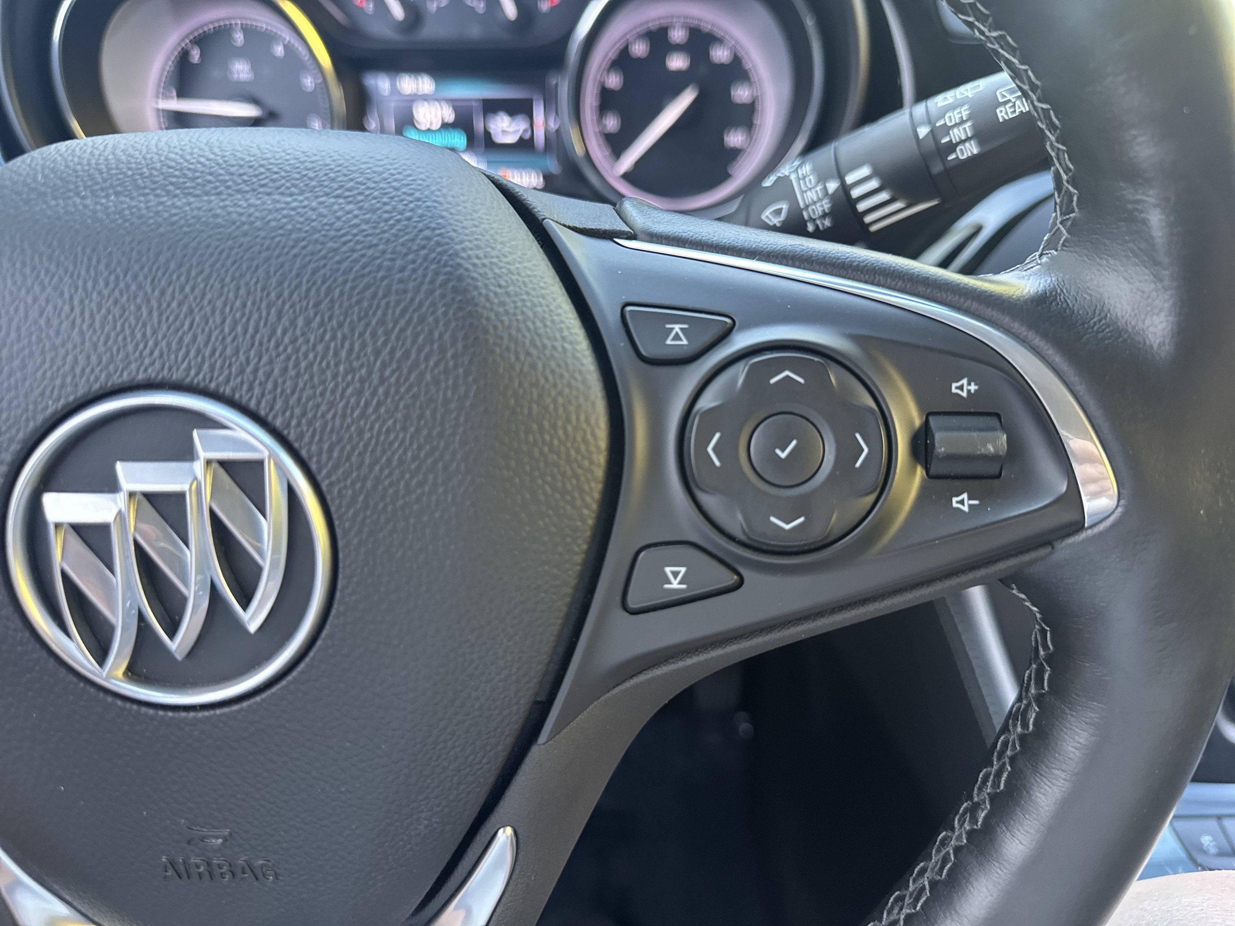 Used 2020 Buick Envision Essence AWD/4WD image 27