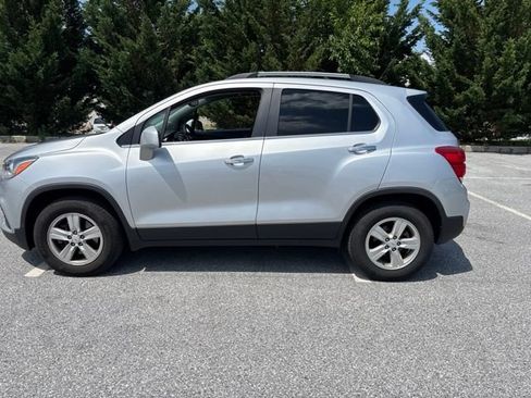 Used 2019 Chevrolet Trax LT w/ LT Convenience Package AWD/4WD image 5