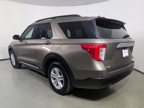 Used 2021 Ford Explorer XLT RWD image 5