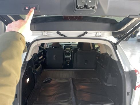 Used 2021 Subaru Ascent Premium w/ Convenience Package image 16