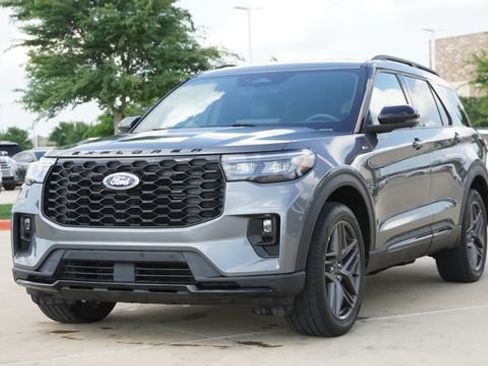 Used 2025 Ford Explorer ST-Line w/ ST-Line Street Pack AWD/4WD image 3