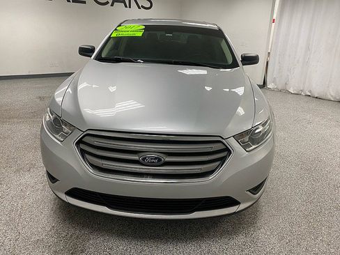 Used 2017 Ford Taurus SE image 2