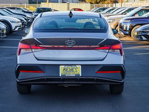 New 2026 Hyundai Elantra SE image 5