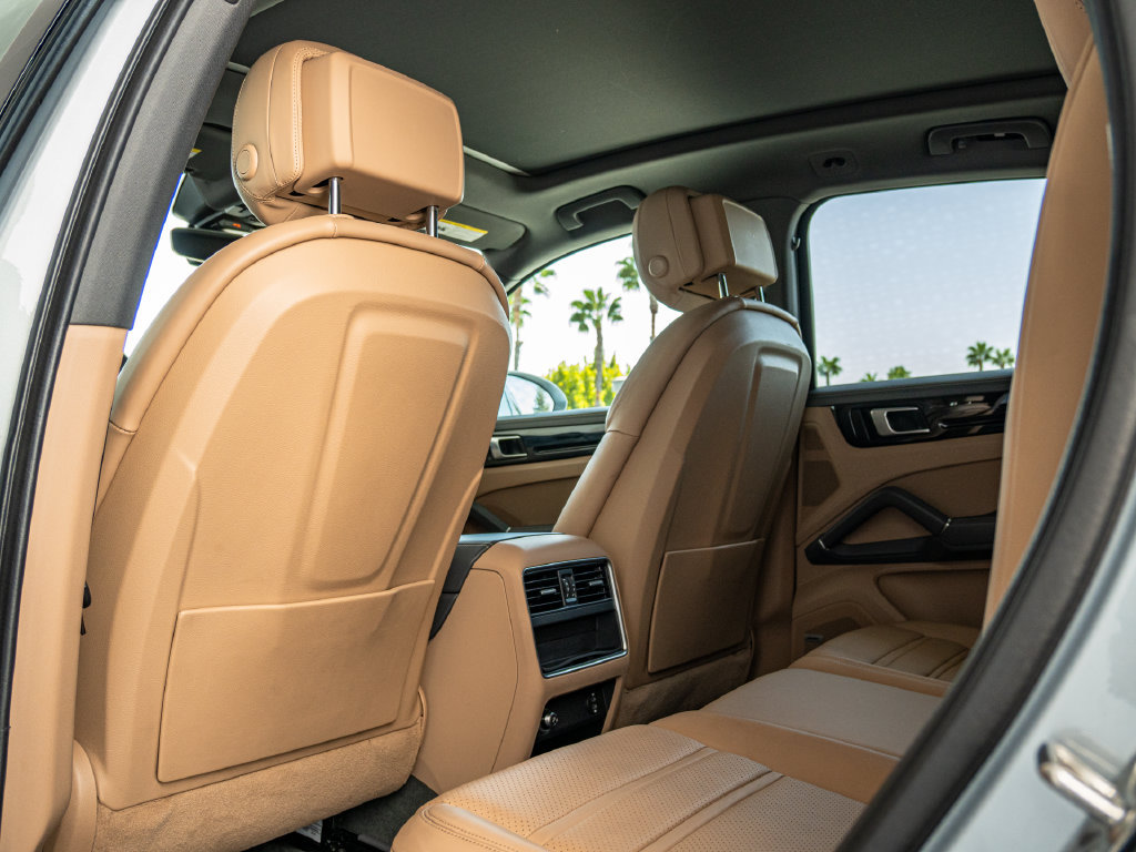 Certified 2021 Porsche Cayenne AWD/4WD image 18