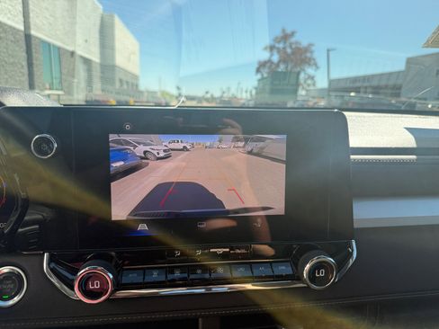 Used 2024 Chevrolet Colorado LT w/ LT Convenience Package image 24