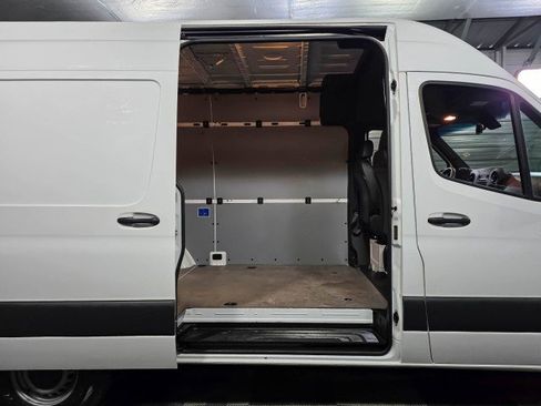 Used 2020 Mercedes-Benz Sprinter 2500 image 12