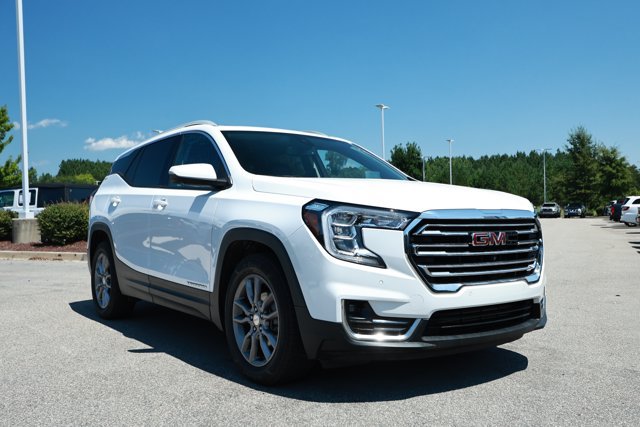 Used 2022 GMC Terrain SLT w/ Infotainment Package II FWD image 3