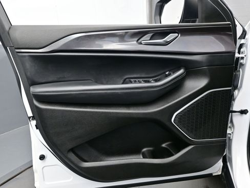 Used 2022 Jeep Grand Cherokee L Laredo w/ Luxury Tech Group I image 10