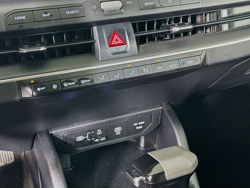 Used 2025 Kia K4 LXS image 24