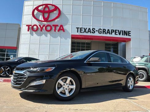Used 2023 Chevrolet Malibu LT FWD image 2
