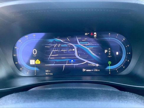 Used 2025 Volvo XC40 B5 Plus image 28