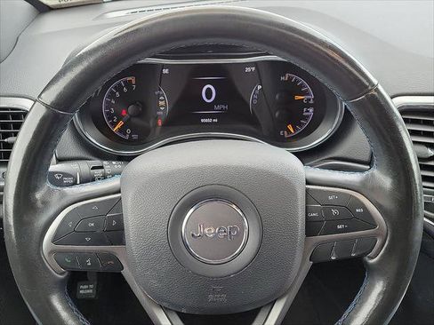 Used 2019 Jeep Grand Cherokee Laredo AWD/4WD image 16