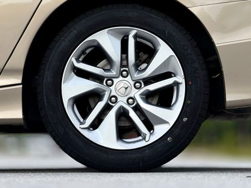 Used 2018 Honda Accord LX image 19