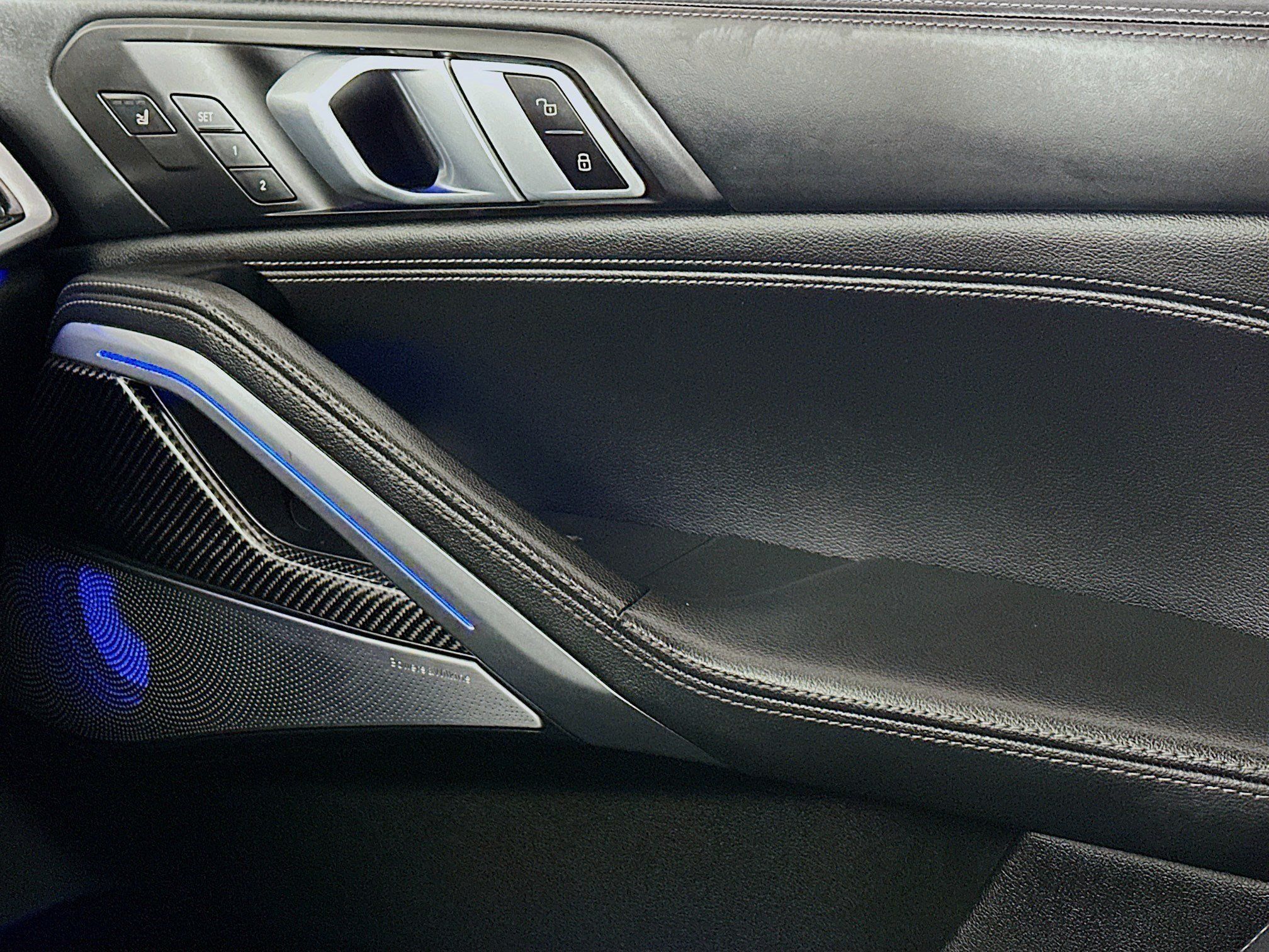 Used 2022 BMW X6 M50i AWD/4WD image 17