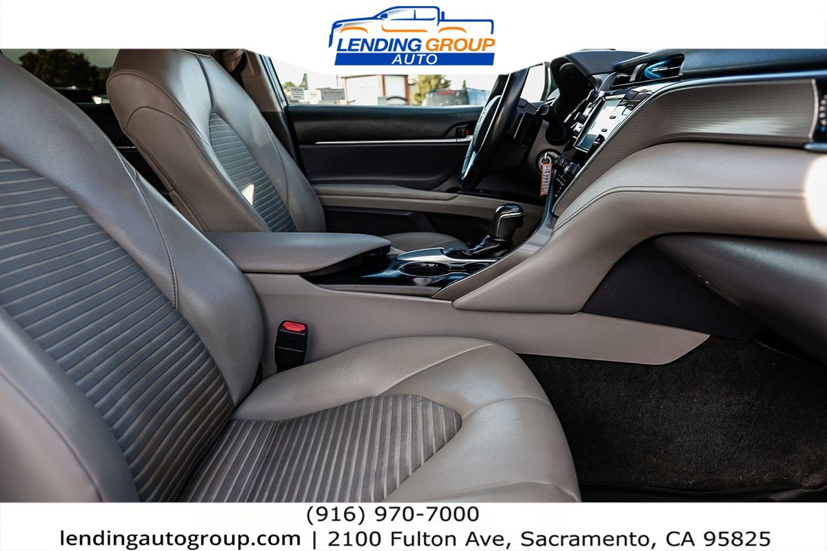 Used 2018 Toyota Camry SE w/ Accessory Appearance Package FWD image 16