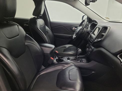 Used 2019 Jeep Cherokee Latitude Plus FWD image 21