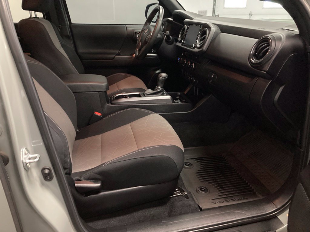 Used 2023 Toyota Tacoma TRD Sport w/ Technology Package AWD/4WD image 44