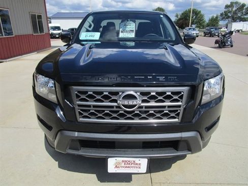Used 2023 Nissan Frontier SV image 4