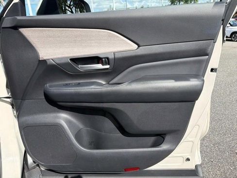 Certified 2024 Toyota Grand Highlander AWD image 15