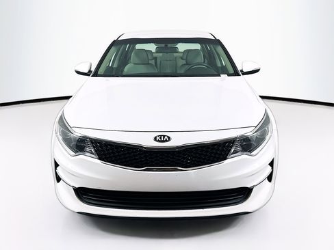 Used 2018 Kia Optima LX w/ 17" Alloy Wheels Package image 2