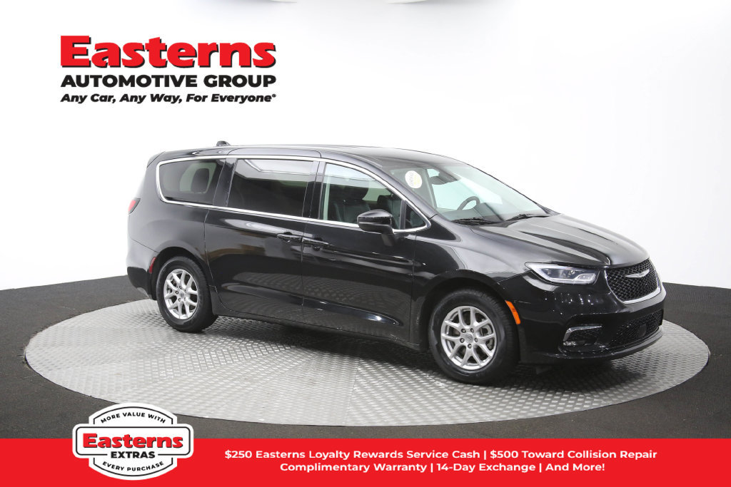 Used 2023 Chrysler Pacifica Touring-L FWD image 51