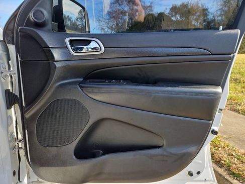 Used 2018 Jeep Grand Cherokee Altitude image 16