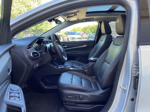 Used 2023 Chevrolet Bolt EUV Premier w/ Sun & Sound Package FWD image 11
