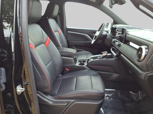 Used 2024 Chevrolet Colorado Z71 w/ Z71 Convenience Package 2 image 17