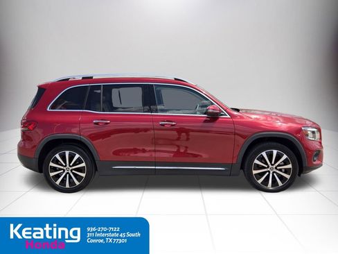 Used 2022 Mercedes-Benz GLB 250 w/ Premium Package Lite image 9