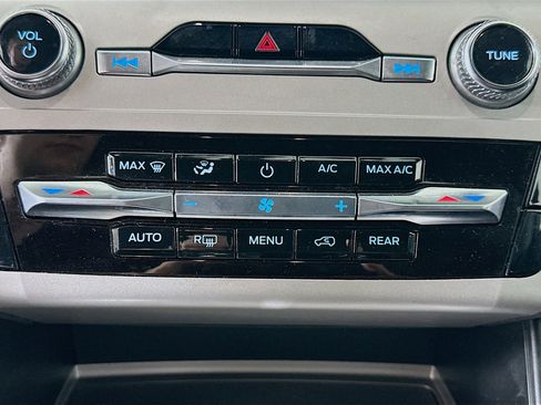 Used 2024 Ford Explorer XLT w/ Equipment Group 202A image 23