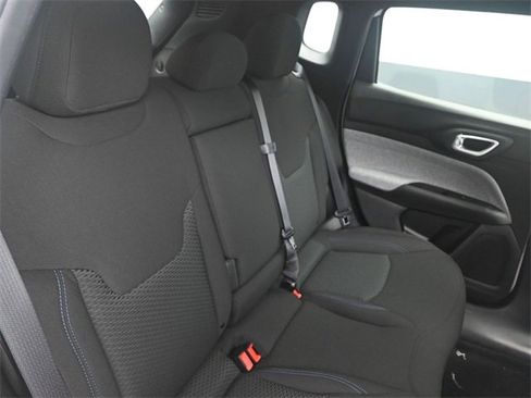 Used 2025 Jeep Compass Sport w/ Mopar Graphics Package image 16