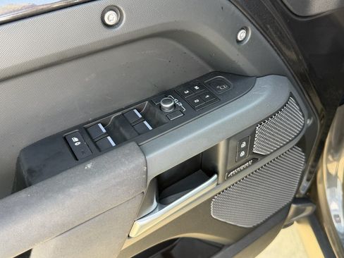 Used 2023 Land Rover Defender 110 X-Dynamic SE AWD/4WD image 25