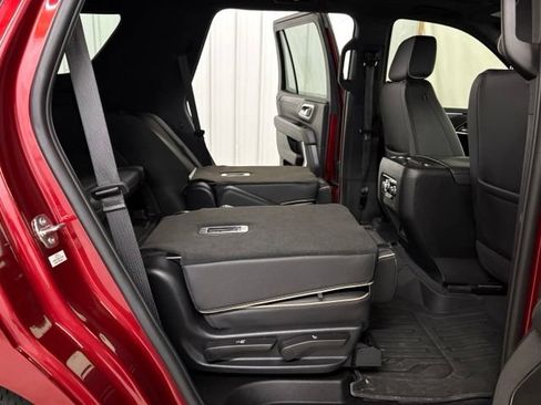Used 2023 GMC Yukon SLT w/ SLT Premium Package AWD/4WD image 18