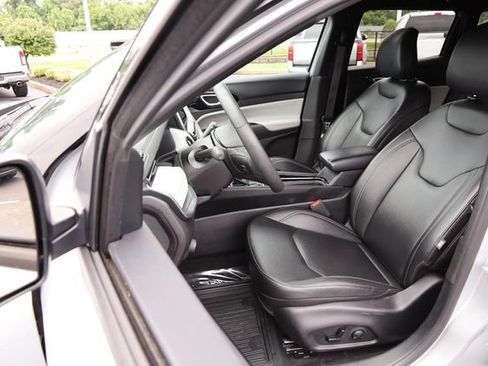 Used 2025 Jeep Compass Limited AWD/4WD image 8