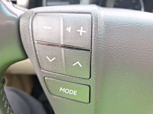 Used 2013 Lexus LX 570 4WD w/ Luxury Pkg image 20
