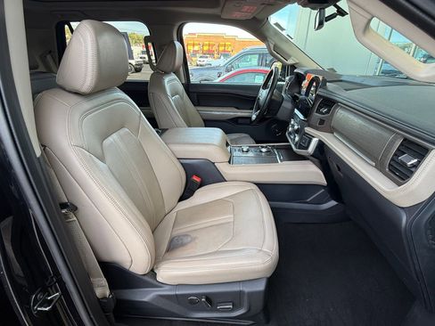 Used 2024 Ford Expedition Limited image 17