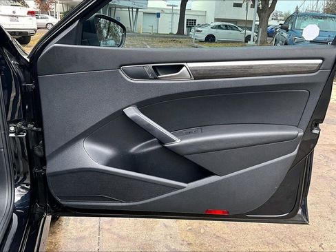 Used 2018 Volkswagen Passat 2.0T SE image 27