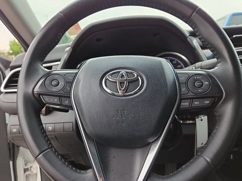 Used 2018 Toyota Camry SE w/ Moonroof Package FWD image 13