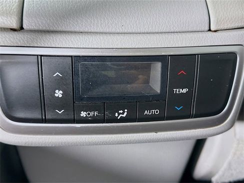 Used 2019 Toyota Highlander Limited image 27